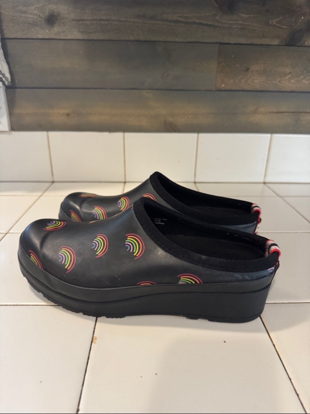 Hunter Women's Original Waterproof Play Mini Rainbow Print Black Clogs Size 7